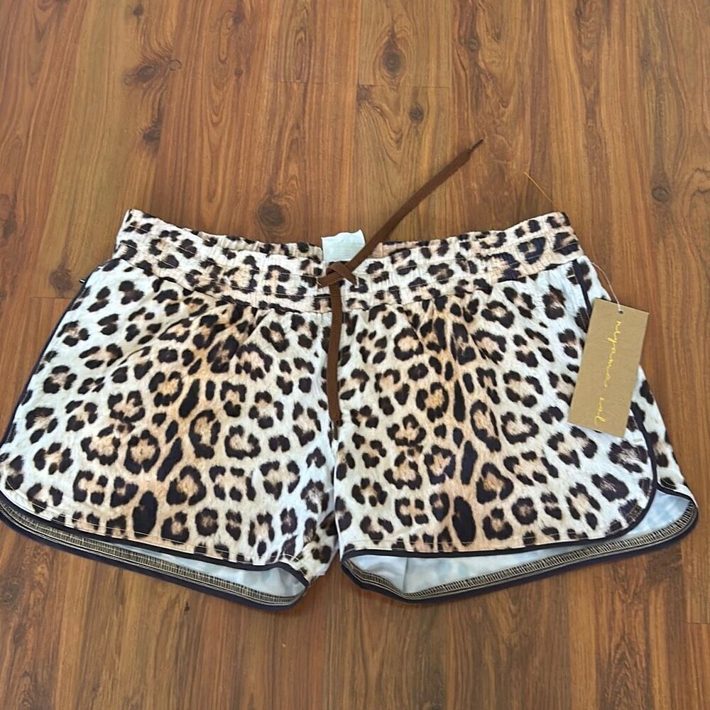 NWT Niyama Sol leopard athletic shorts with fitted short underneath size XL